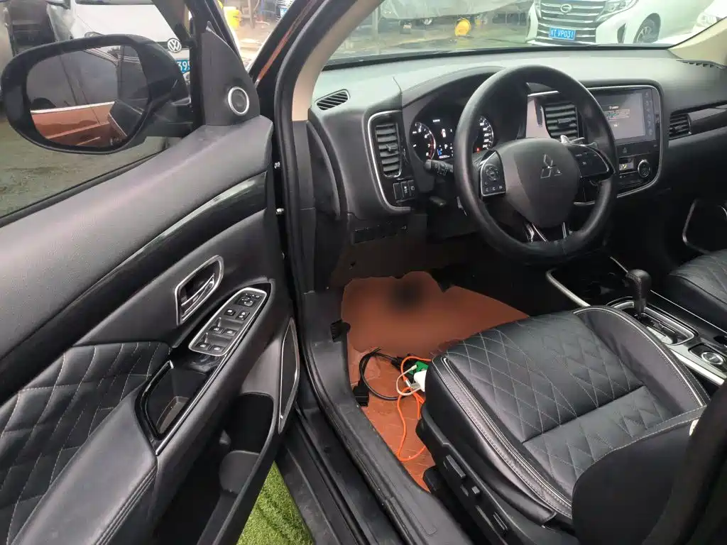Mitsubishi Outlander — фото 13