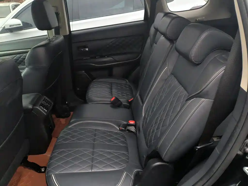 Mitsubishi Outlander — фото 14