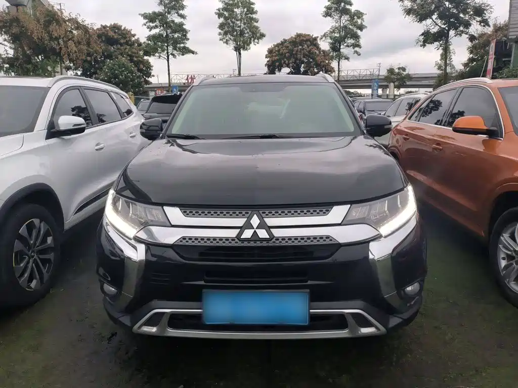 Mitsubishi Outlander — фото 3