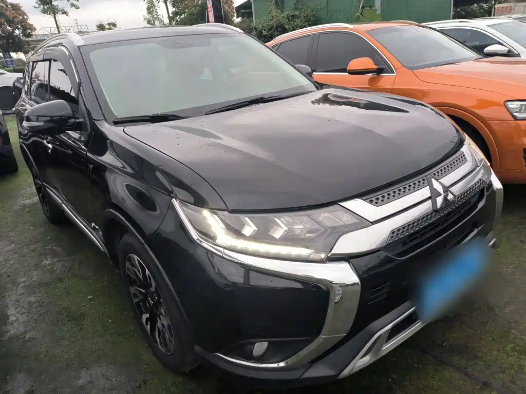 Mitsubishi Outlander — фото 23