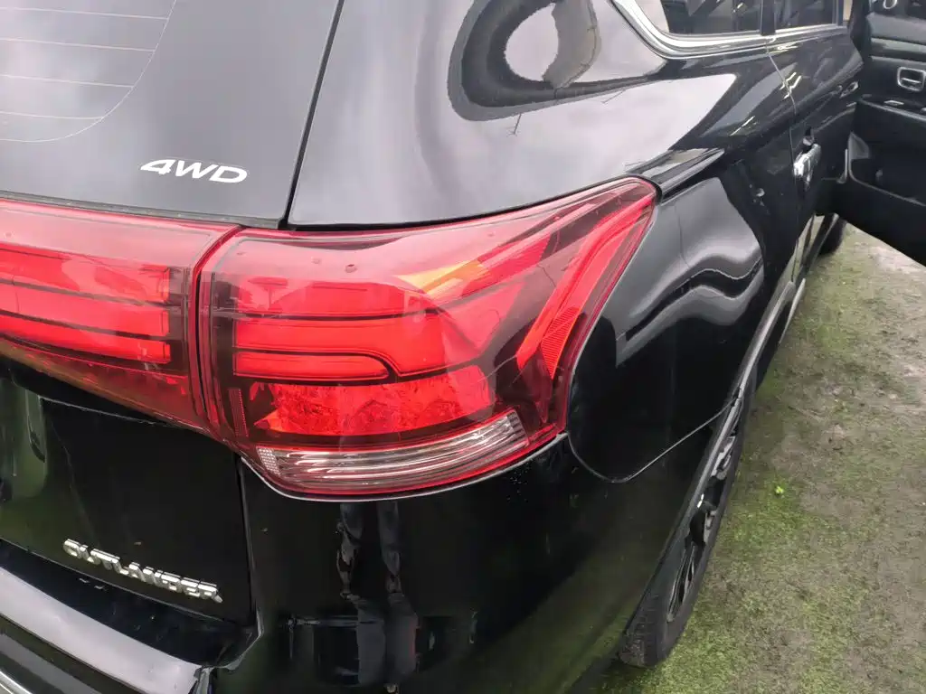 Mitsubishi Outlander — фото 24