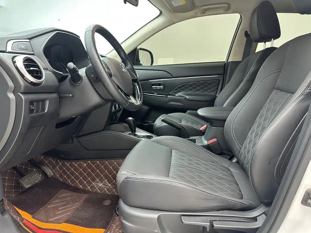Mitsubishi ASX — фото 11