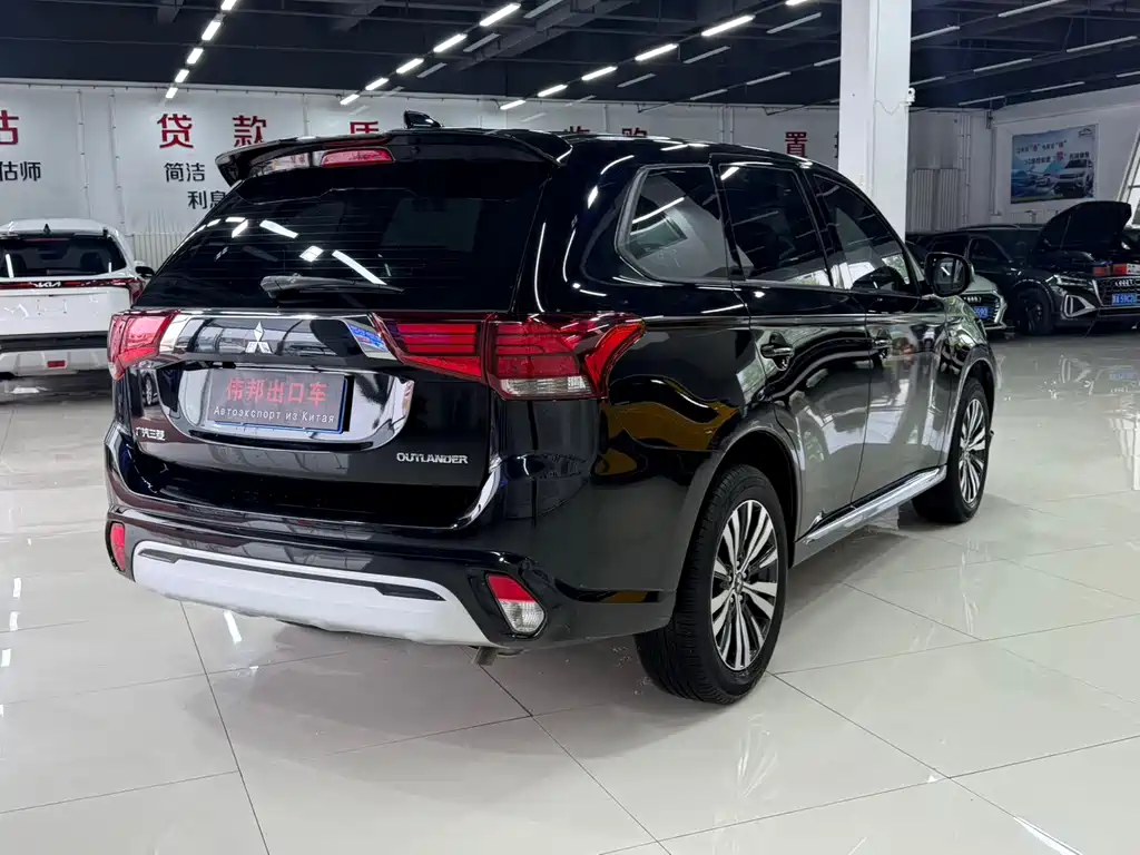 Mitsubishi Outlander — фото 6