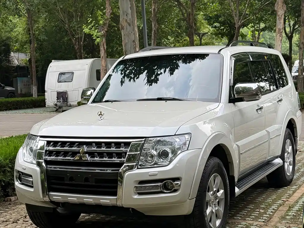 Mitsubishi Pajero (Import) — фото 2