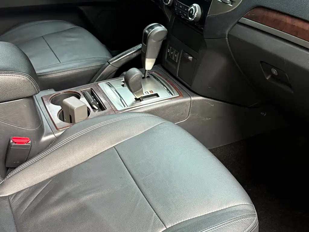 Mitsubishi Pajero (Import) — фото 11