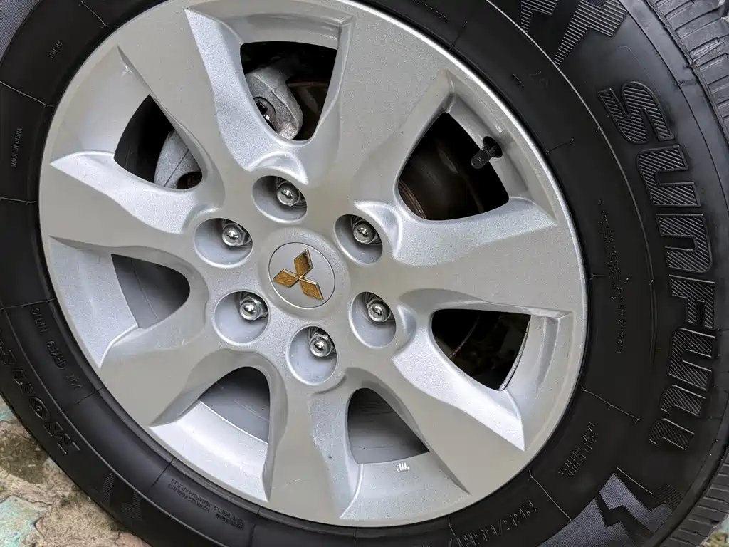 Mitsubishi Pajero (Import) — фото 15
