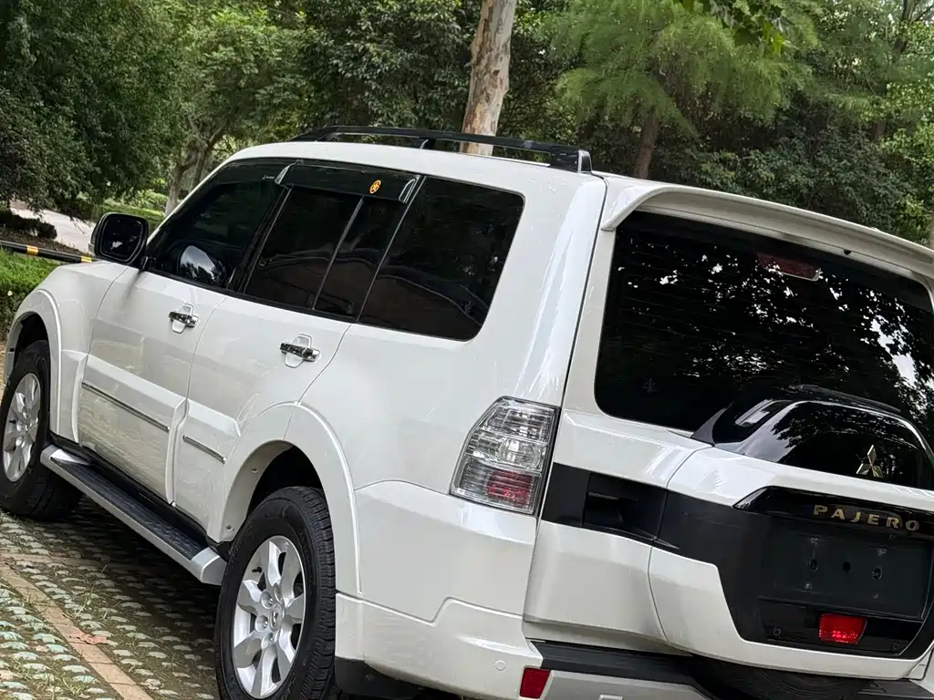 Mitsubishi Pajero (Import) — фото 6