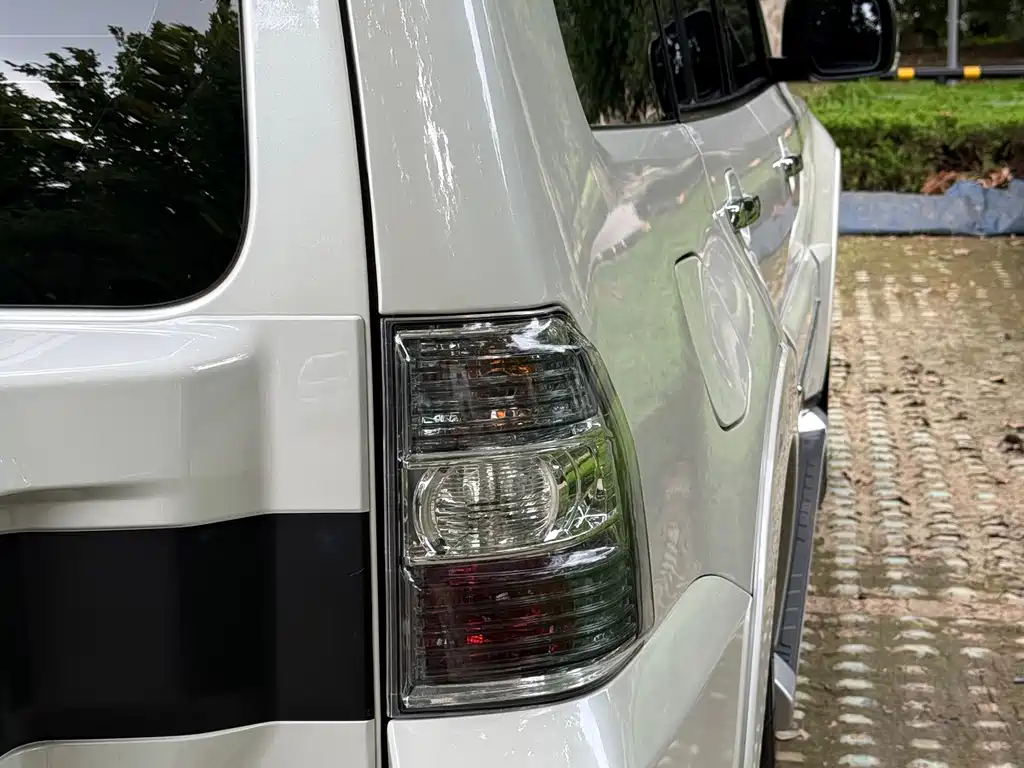 Mitsubishi Pajero (Import) — фото 8