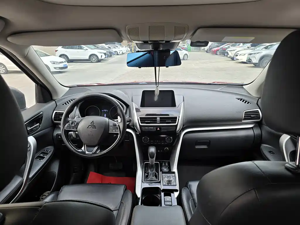 Mitsubishi Eclipse Cross — фото 9