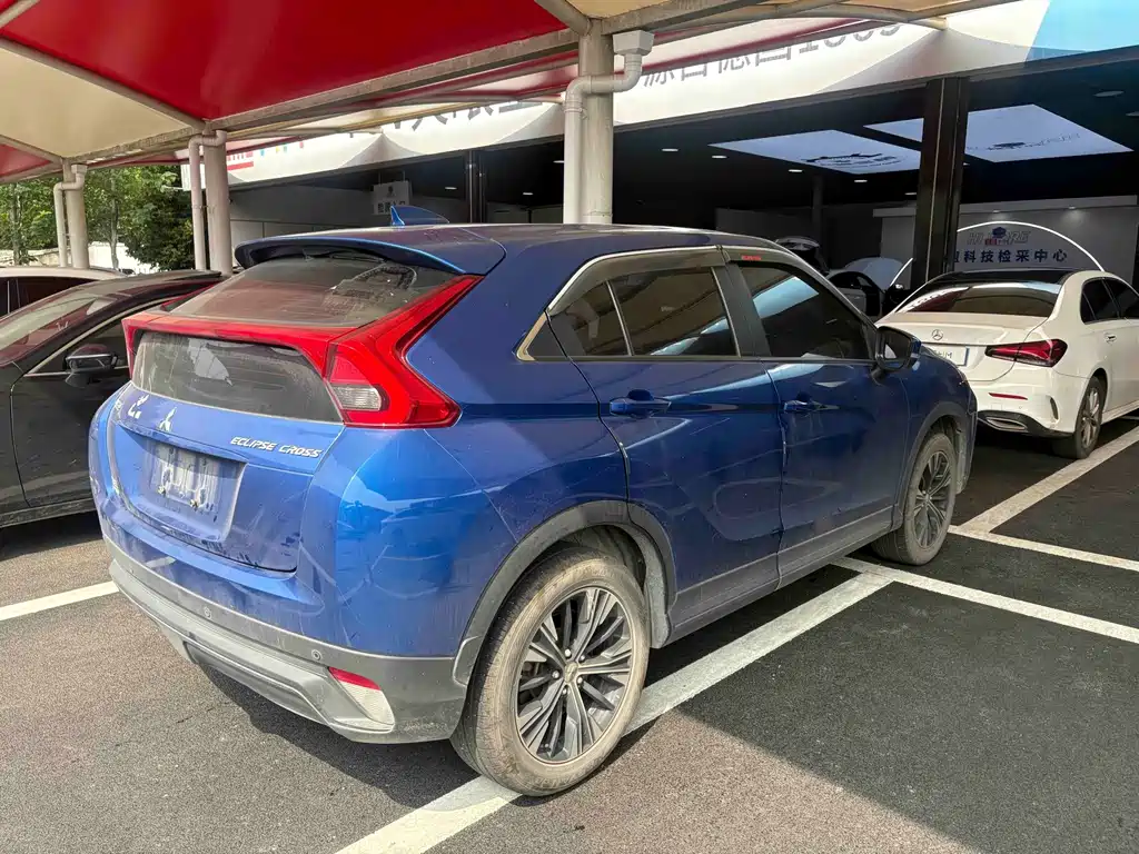 Mitsubishi Eclipse Cross — фото 9