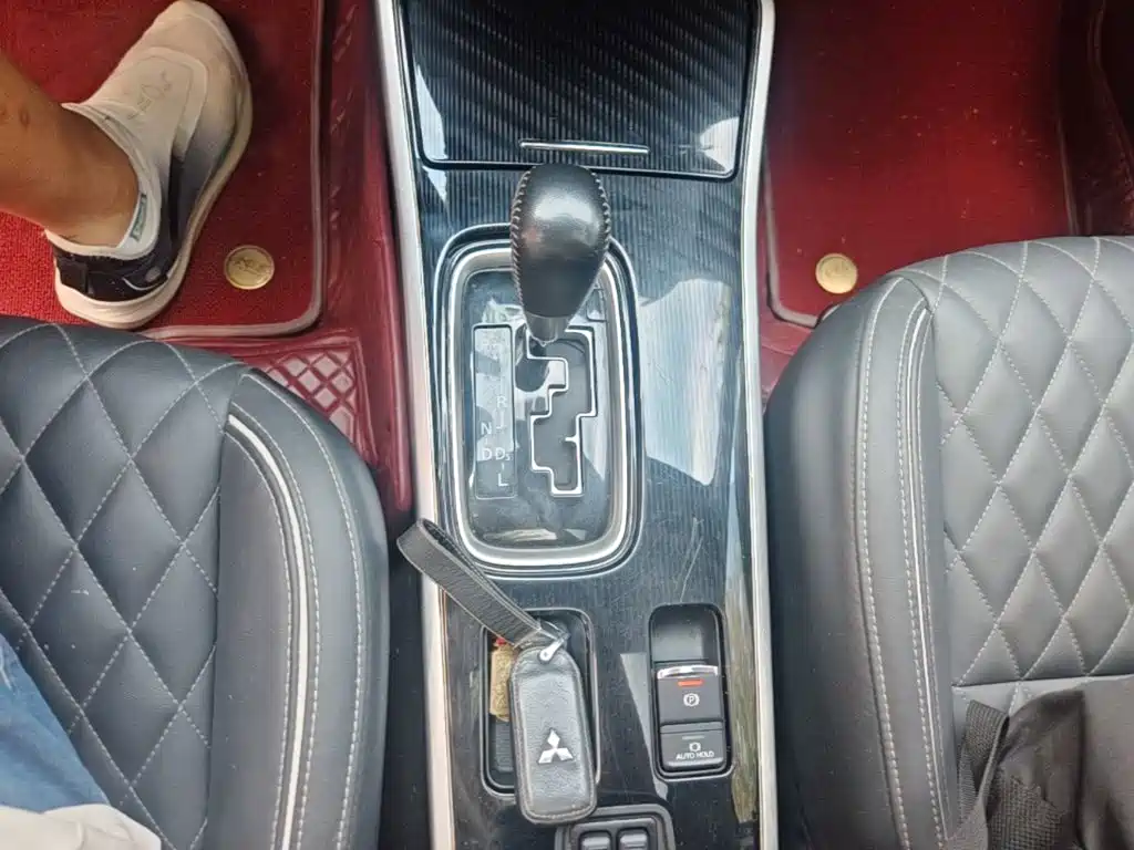 Mitsubishi Outlander — фото 14