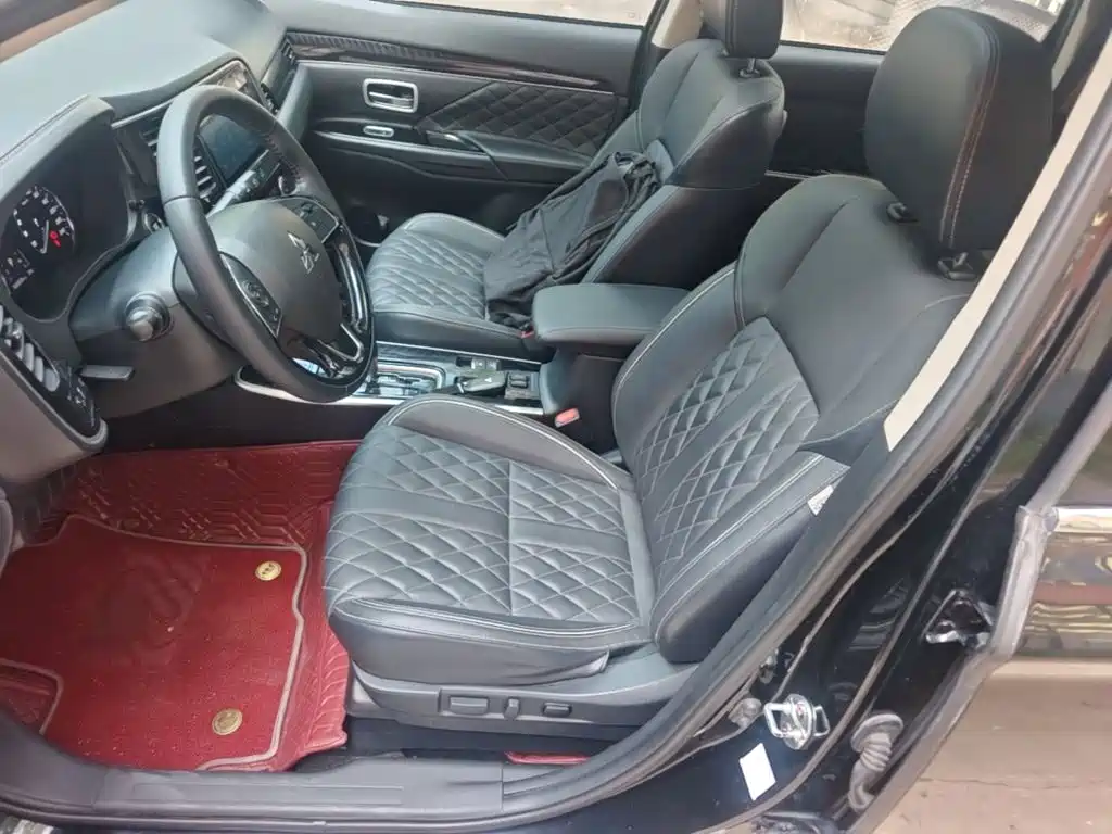 Mitsubishi Outlander — фото 15