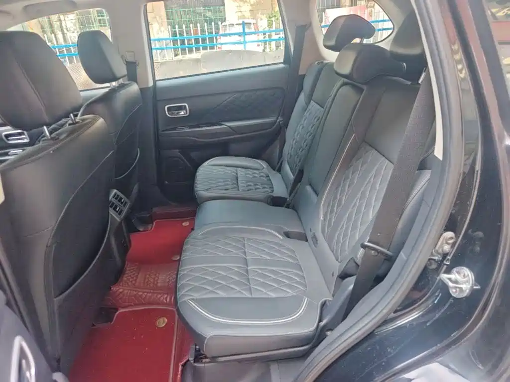 Mitsubishi Outlander — фото 17
