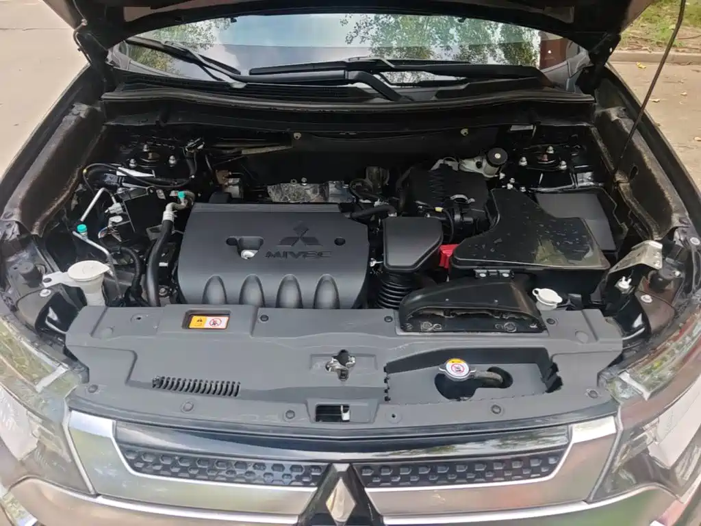 Mitsubishi Outlander — фото 20