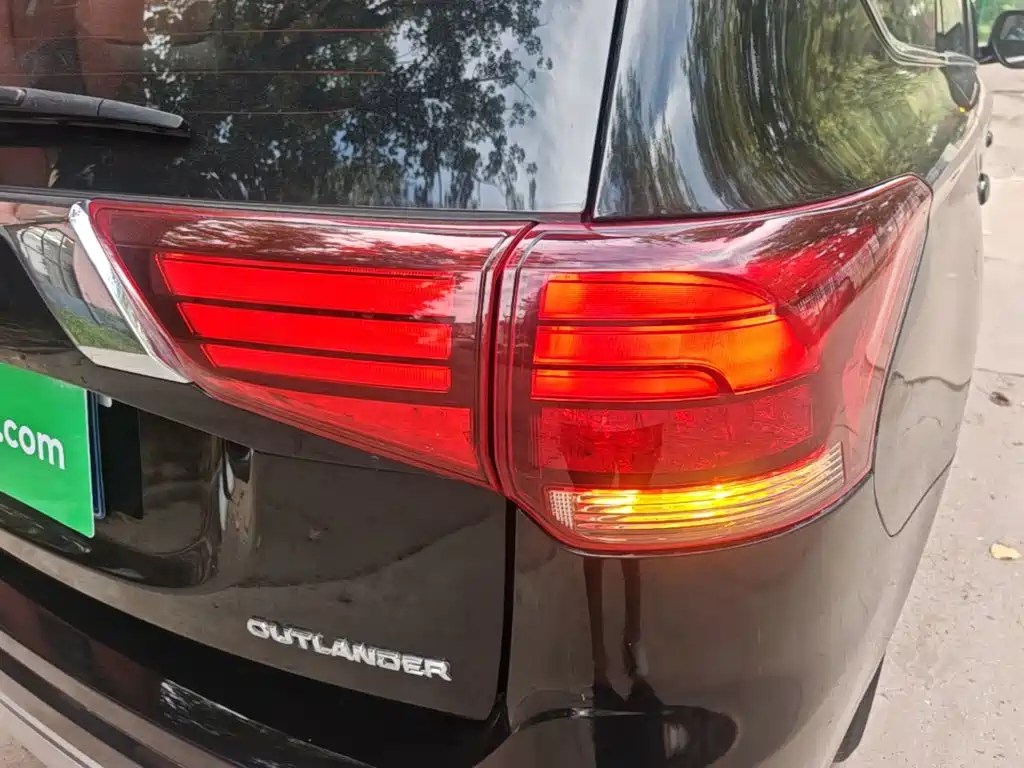 Mitsubishi Outlander — фото 8