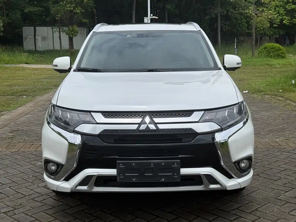 Mitsubishi Outlander — фото 2