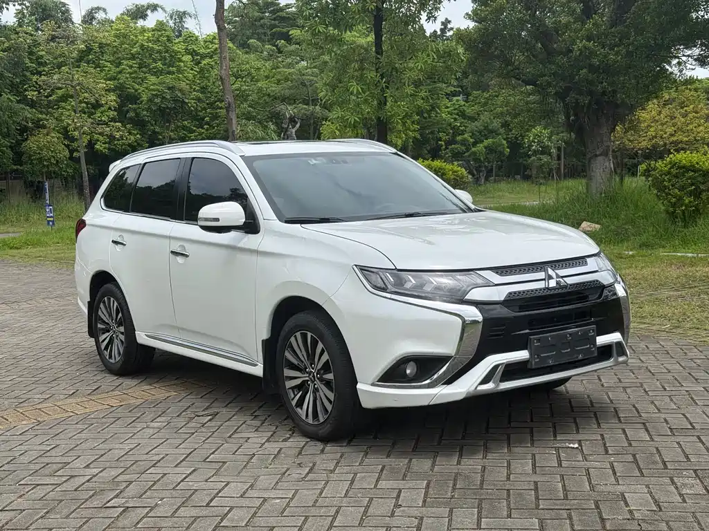 Mitsubishi Outlander — фото 3