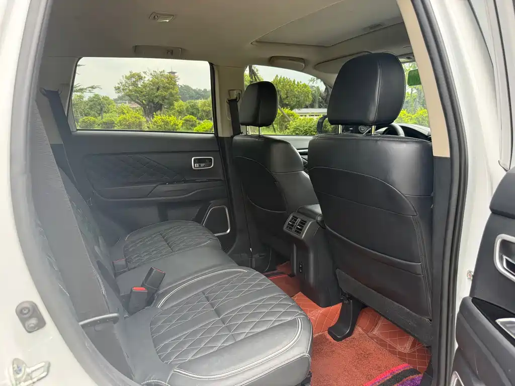 Mitsubishi Outlander — фото 10