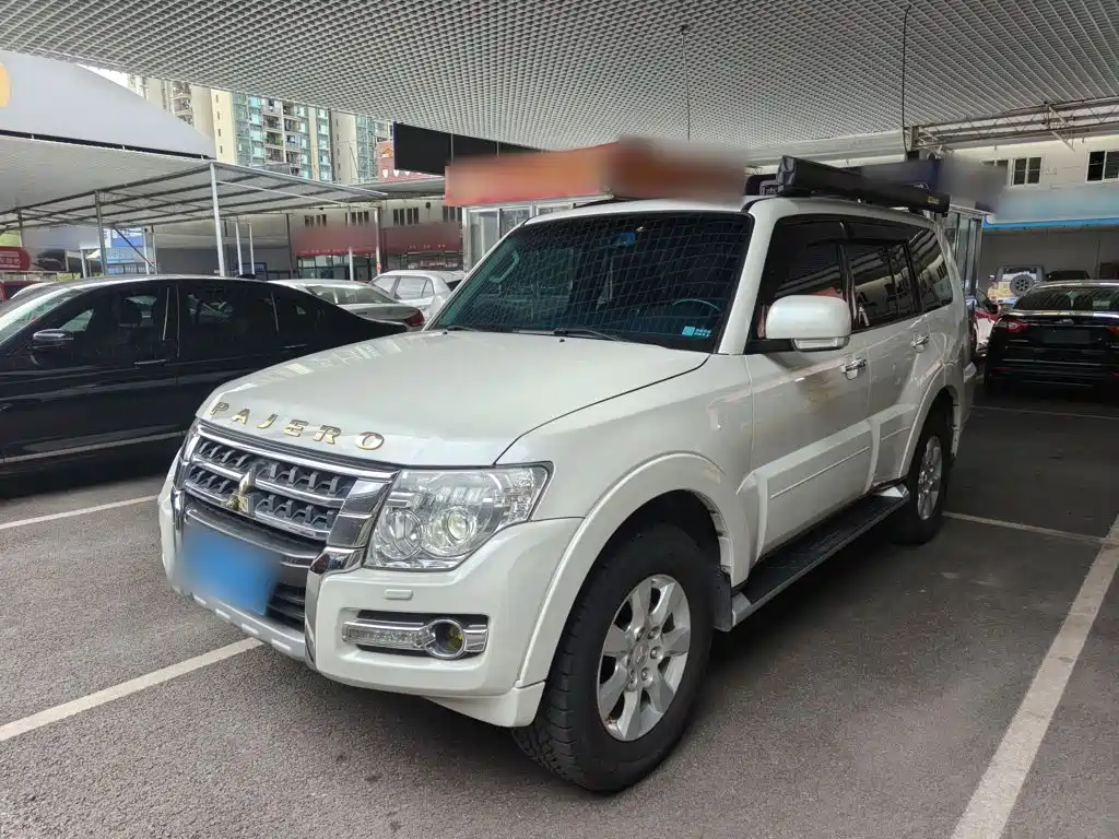 Mitsubishi Pajero (Import) — фото 2