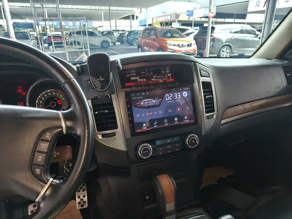 Mitsubishi Pajero (Import) — фото 13