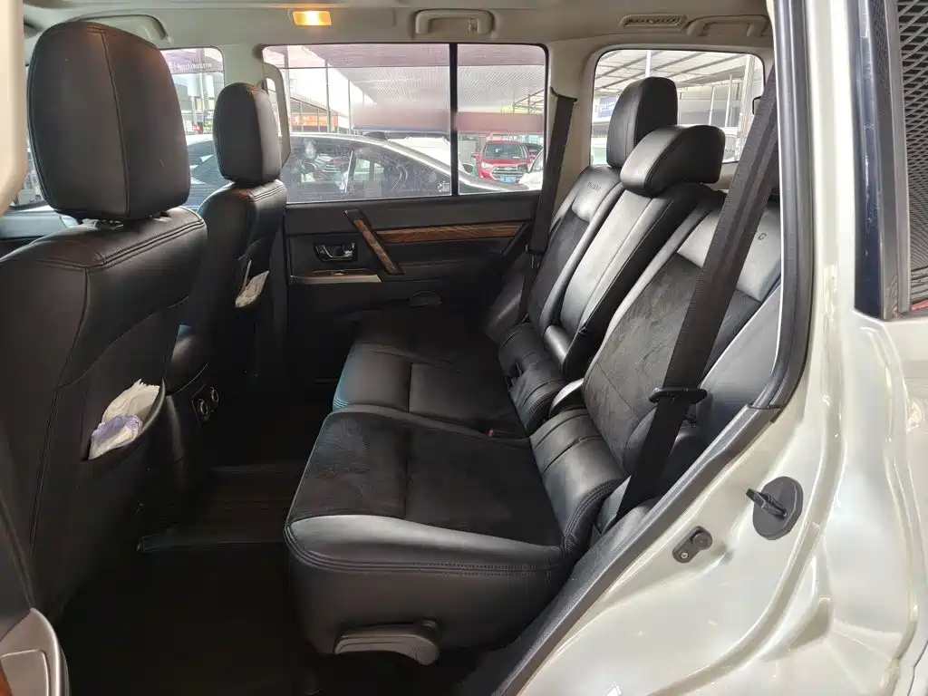 Mitsubishi Pajero (Import) — фото 17