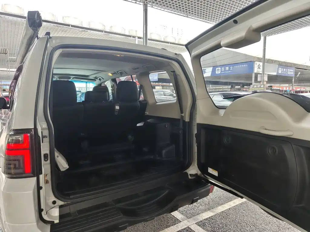 Mitsubishi Pajero (Import) — фото 19