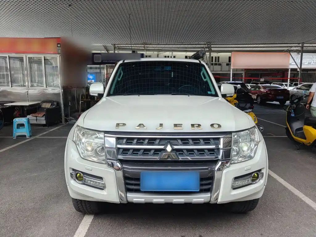 Mitsubishi Pajero (Import) — фото 3