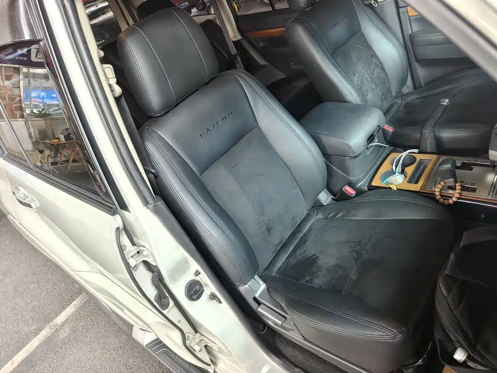 Mitsubishi Pajero (Import) — фото 25