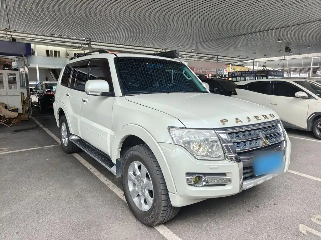 Mitsubishi Pajero (Import) — фото 4