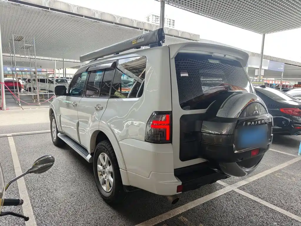 Mitsubishi Pajero (Import) — фото 5