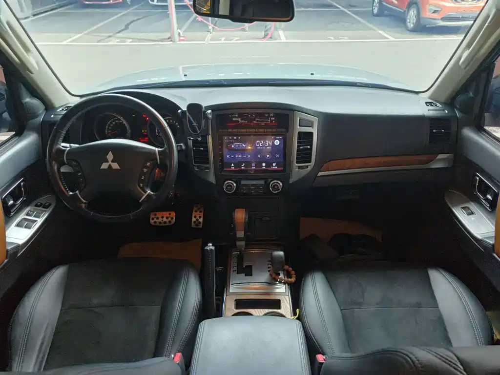 Mitsubishi Pajero (Import) — фото 10