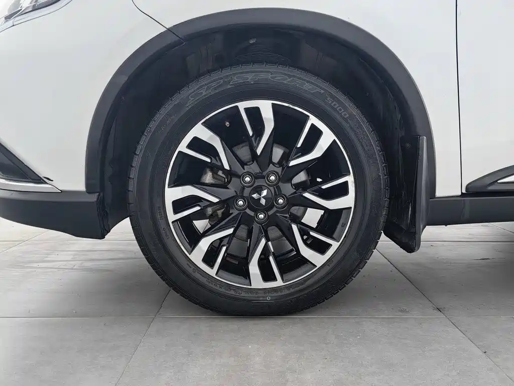 Mitsubishi Outlander — фото 17