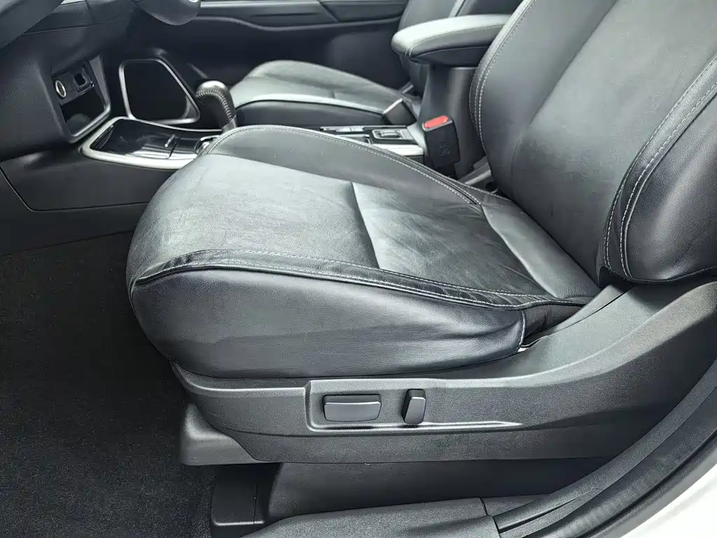 Mitsubishi Outlander — фото 20