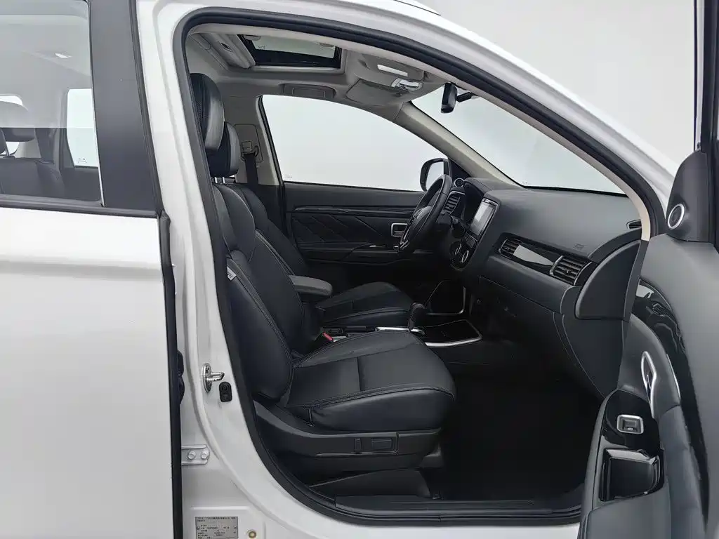Mitsubishi Outlander — фото 23