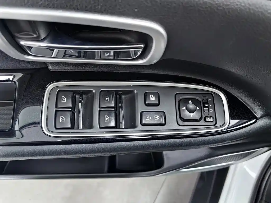 Mitsubishi Outlander — фото 9