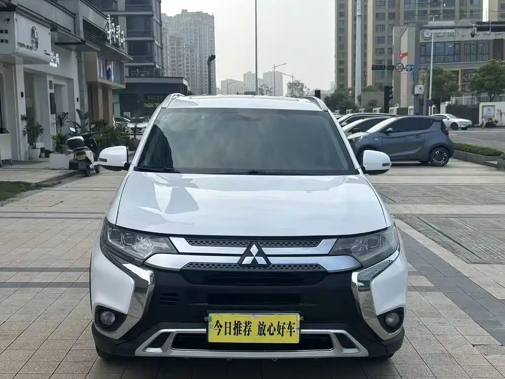 Mitsubishi Outlander — фото 2