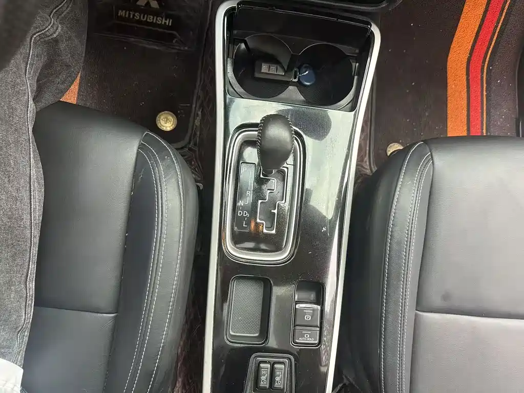 Mitsubishi Outlander — фото 19