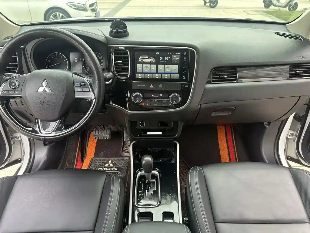 Mitsubishi Outlander — фото 21