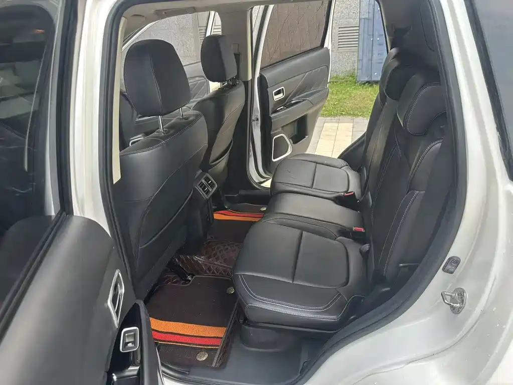 Mitsubishi Outlander — фото 10