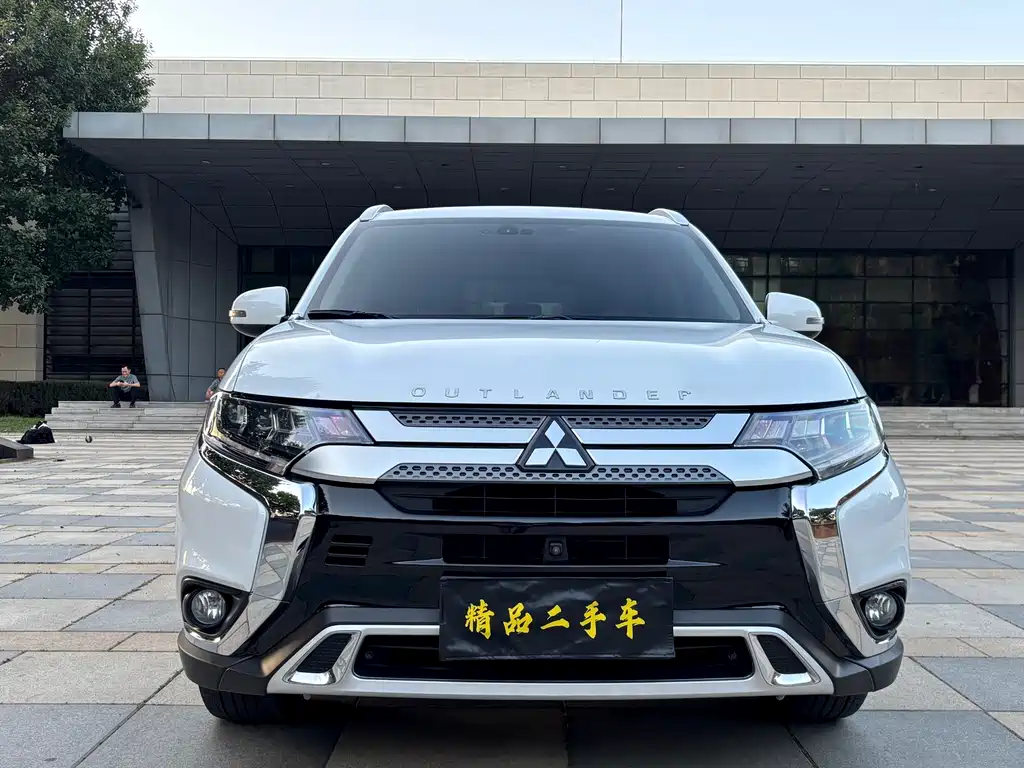 Mitsubishi Outlander — фото 2