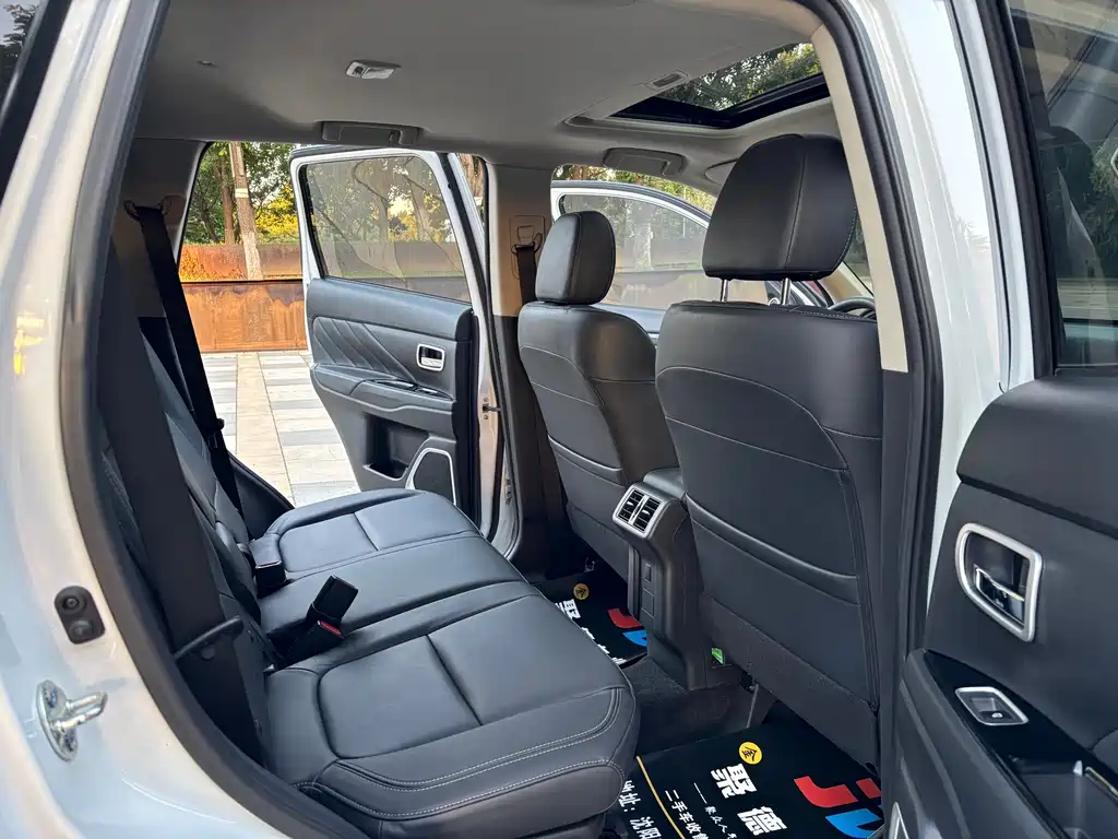 Mitsubishi Outlander — фото 18