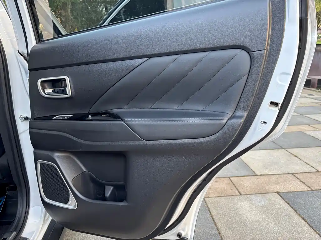 Mitsubishi Outlander — фото 19