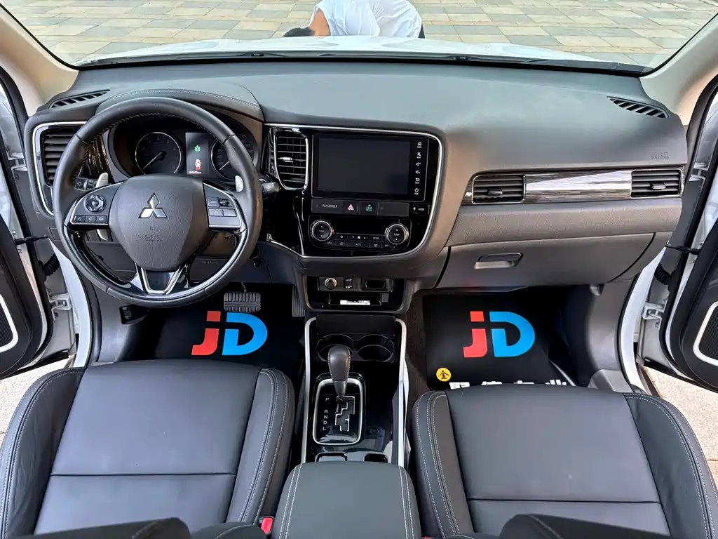 Mitsubishi Outlander — фото 20
