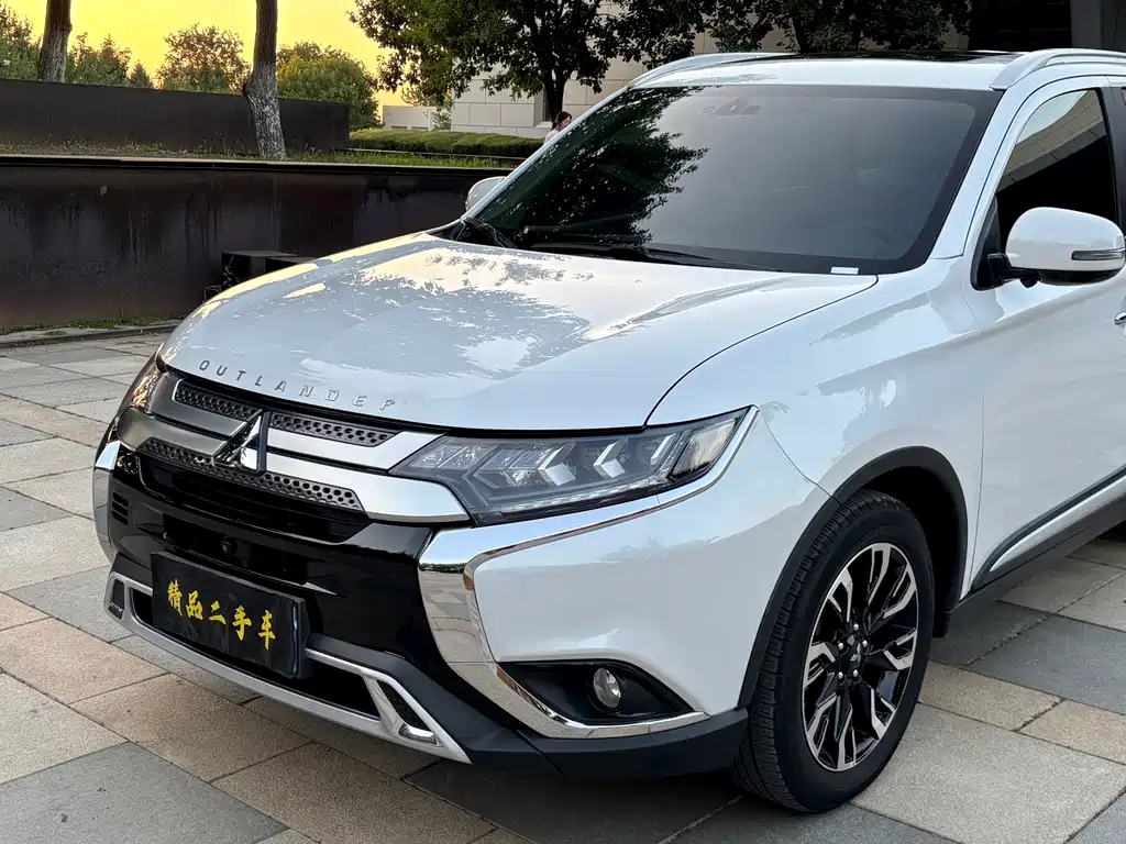 Mitsubishi Outlander — фото 3