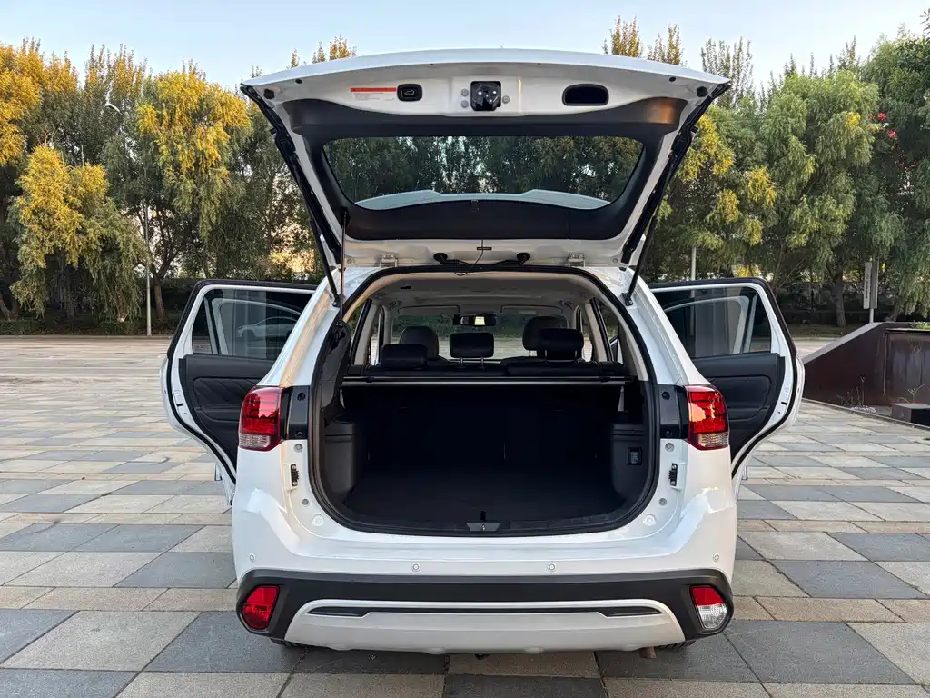 Mitsubishi Outlander — фото 23