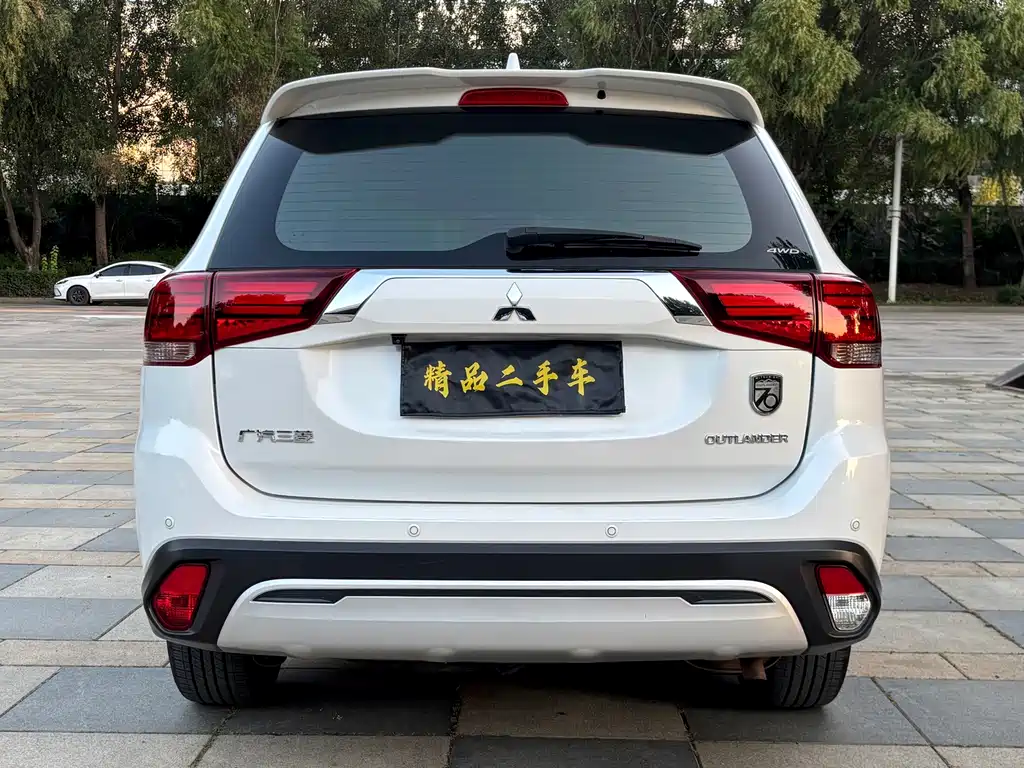 Mitsubishi Outlander — фото 5