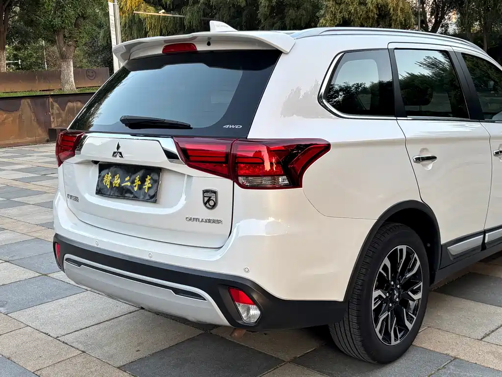 Mitsubishi Outlander — фото 8