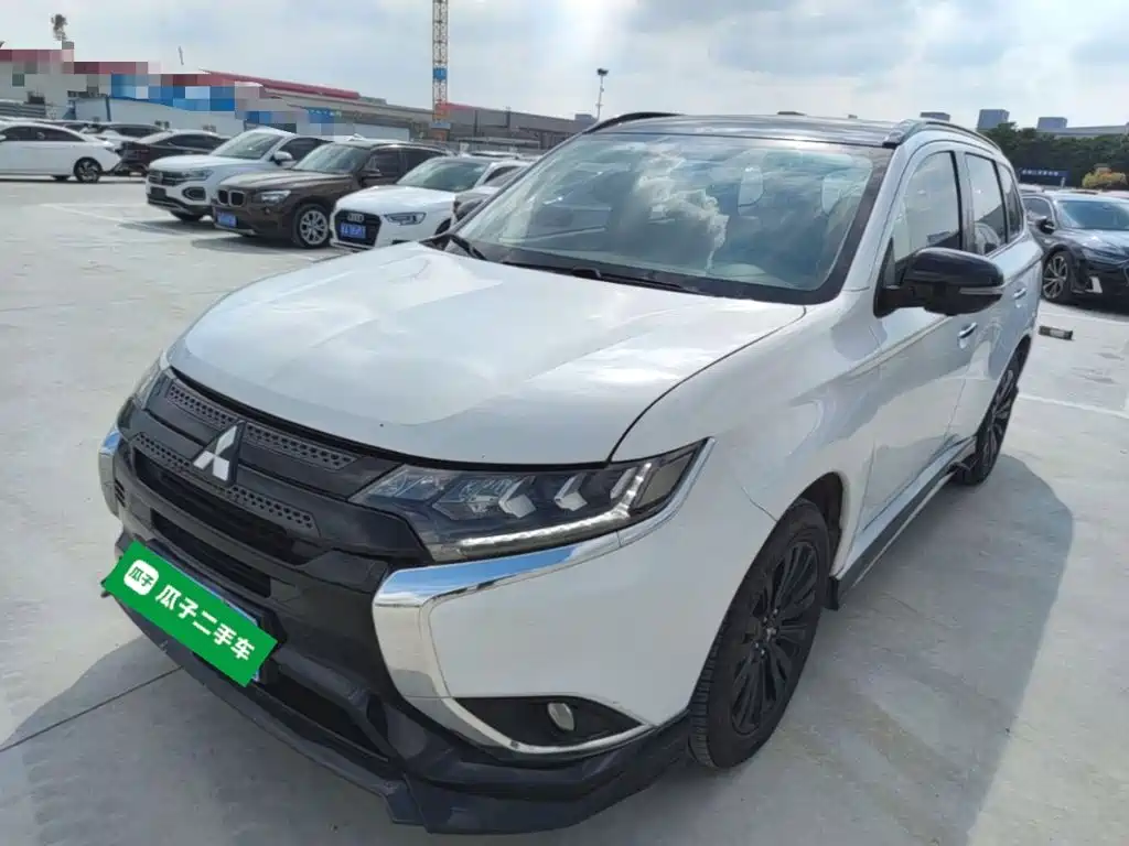 Mitsubishi Outlander — фото 2