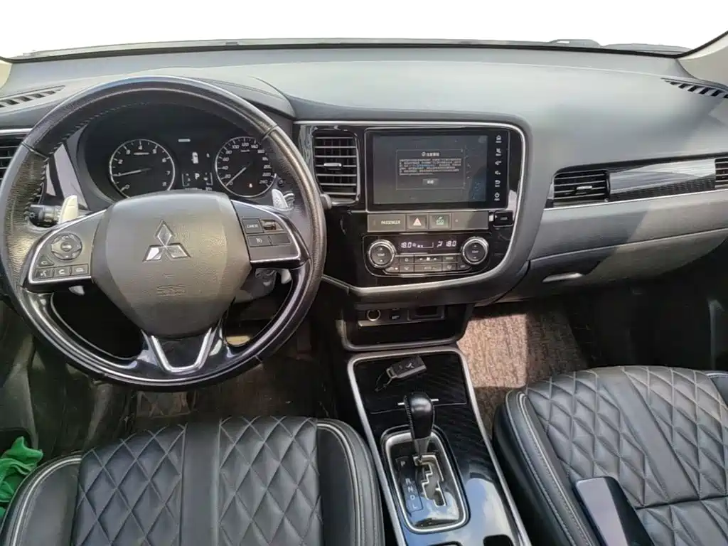 Mitsubishi Outlander — фото 13
