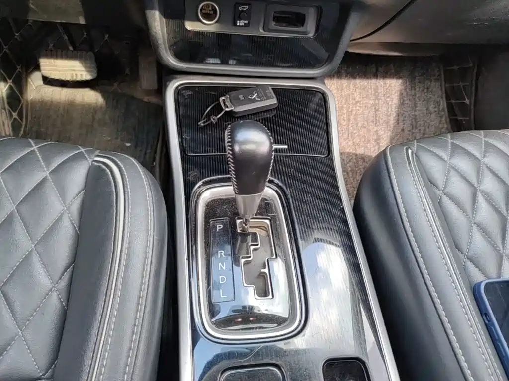 Mitsubishi Outlander — фото 14